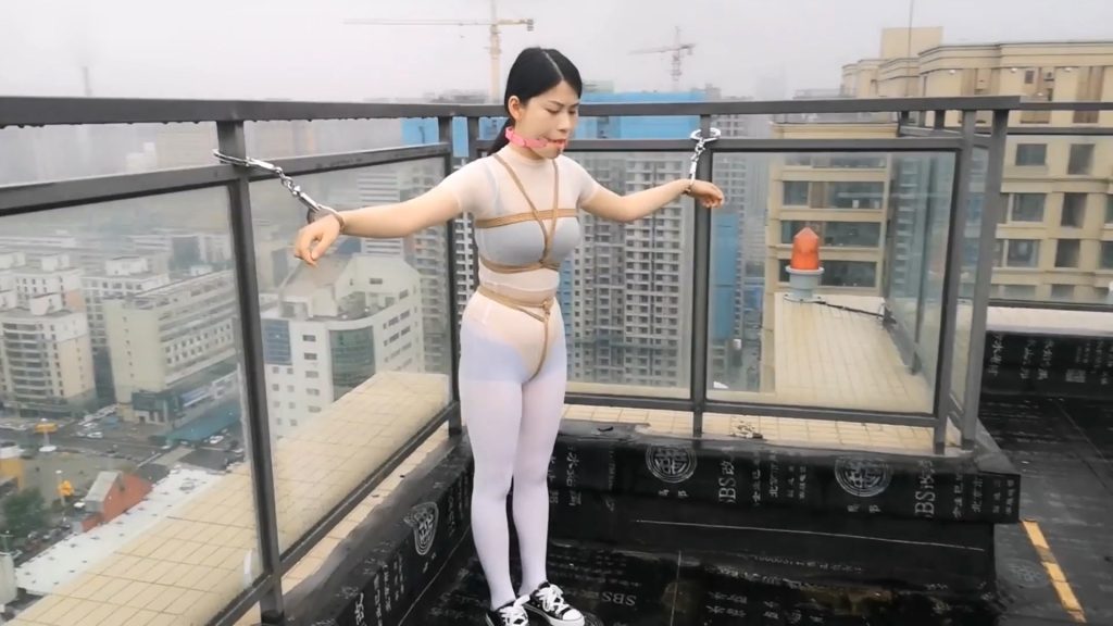 随心原创_苏樱绳艺紧缚体验 下+冷兮 楼顶雨中散步 两部.mp4_20260329_022038.797