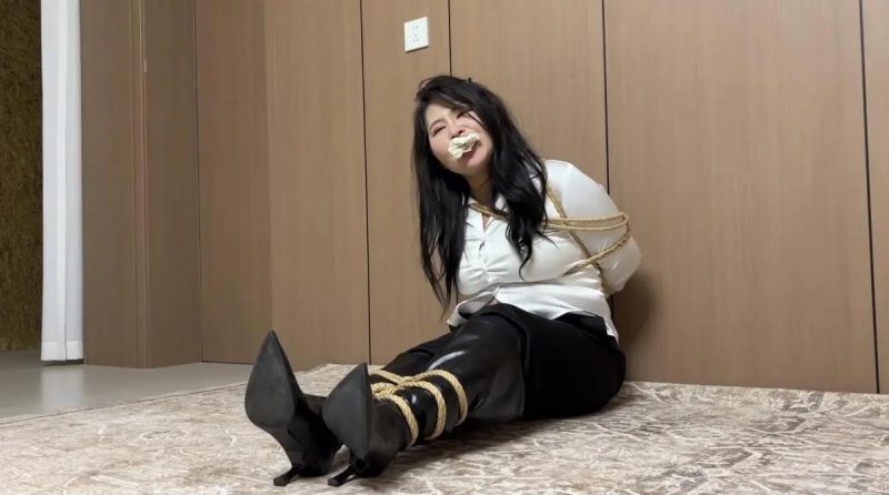 云雀 小九脱缚-胶带封嘴、丝袜套头-逍遥自在