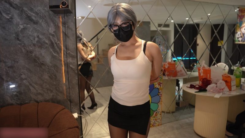 【悦感日记】定拍剧情 母亲发现儿子偷拿自己的丝袜结果被儿子调教|黑丝无内|超多特写-逍遥自在