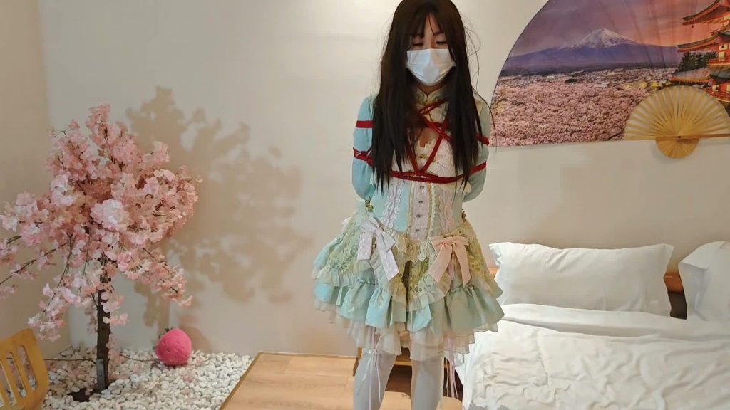 苏苏_白梨入梦Lolita日式捆绑镣铐td，tk挠痒+sp打屁股，屁股蛋通红-逍遥自在