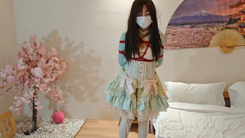 苏苏_白梨入梦Lolita日式捆绑镣铐td，tk挠痒+sp打屁股，屁股蛋通红-逍遥自在