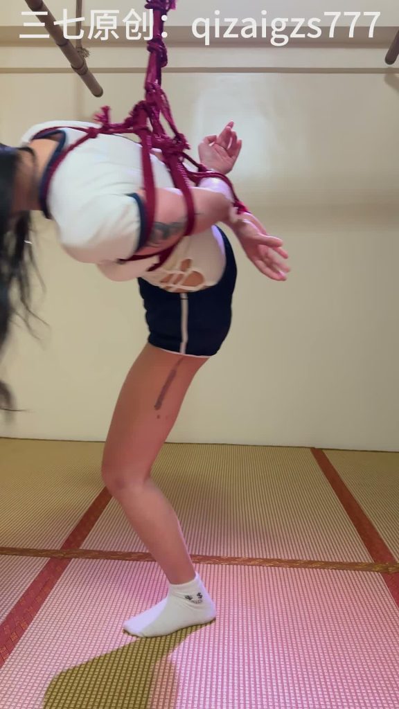 三七原创 雯雯折腿缚+吊+挣扎+小白袜+体操服-逍遥自在