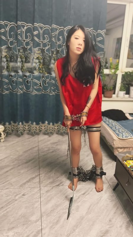 妮妮定拍 女囚犯妮妮囚衣 贞操带 多付镣铐加身 艰难行走-逍遥自在