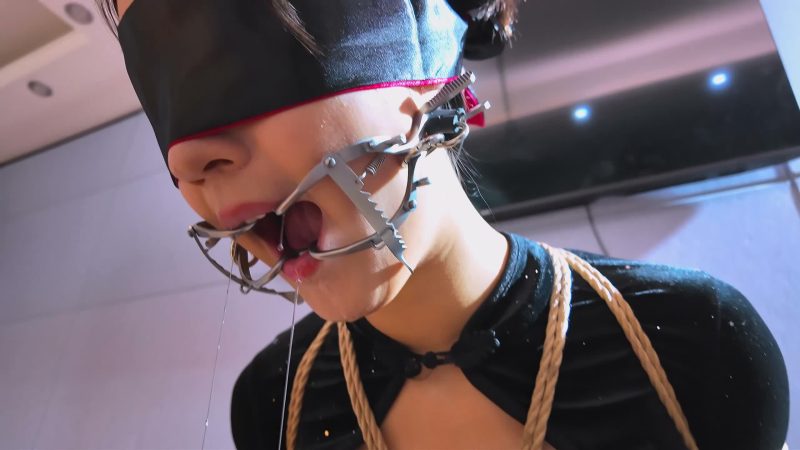 一绳所爱 《晓晓紧缚开口器收集口水》-逍遥自在