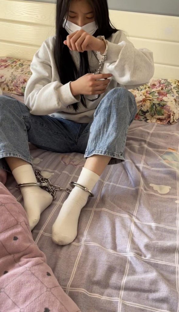 布莱恩 18岁女高中生的镣铐vlog-拘禁学习-逍遥自在