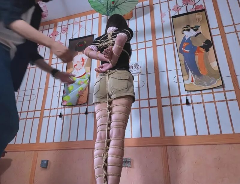 一绳所爱 《大学生女孩刘嘉欣初体验》-逍遥自在