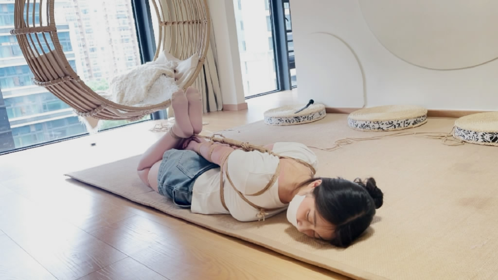 [奥特曼也很酷] 绳艺日常，超可爱的眼镜妹，还挺耐绑-逍遥自在