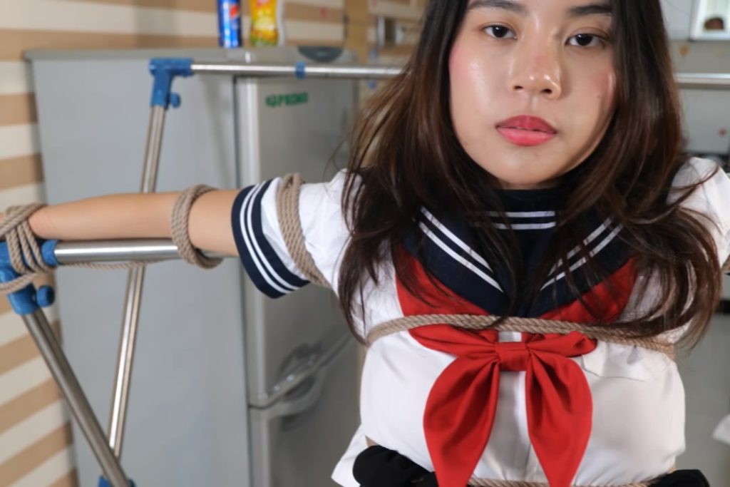【红鲤鱼公映OG-031】琪琪白丝水手服三种姿势，被强高-逍遥自在