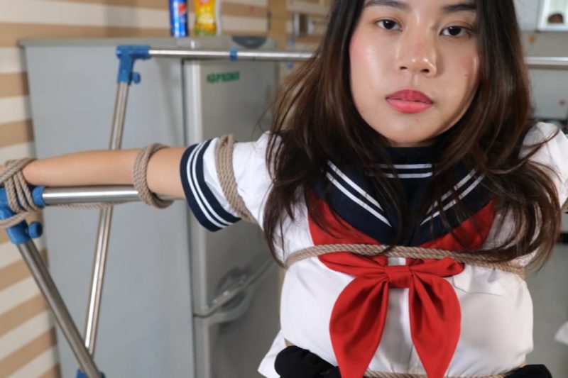 【红鲤鱼公映OG-031】琪琪白丝水手服三种姿势，被强高-逍遥自在