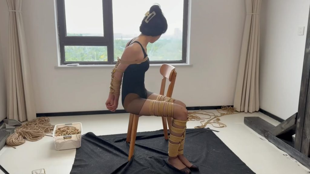【胖竹子】【以安】黑丝舞蹈生的劫难 日式结构欧式直臂并腿椅子缚 上-逍遥自在
