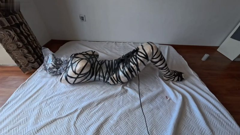 狸猫 女M保鲜膜全包，胶带全身捆绑，塑料袋套头-逍遥自在