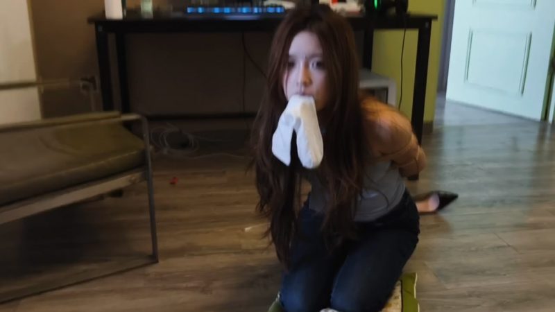 【禾一原创】（私人订制）《威胁小妹》紧缚 驷马口球流水 嘴吊袜子捡球等元素~-逍遥自在