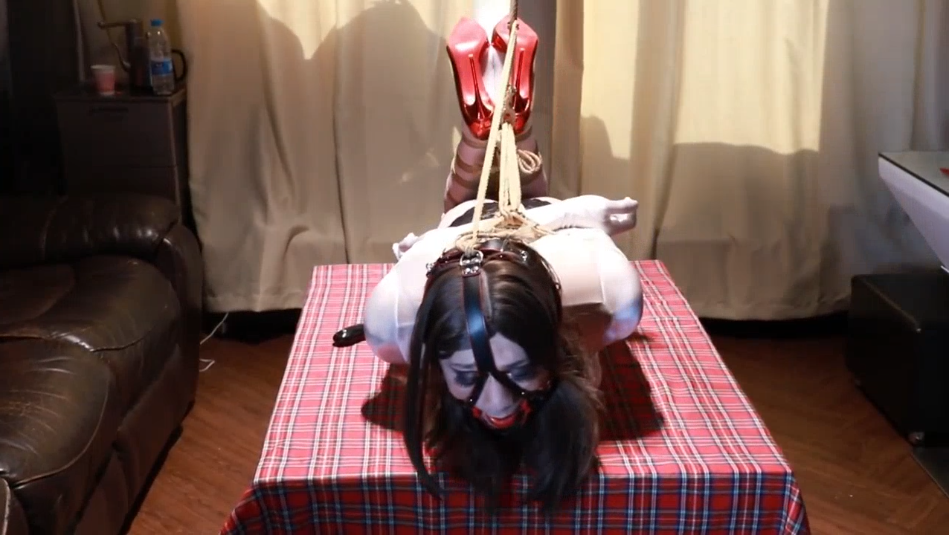 【美美的丝】经典女王旧作白丝红高驷马捆绑口球塞嘴强制训练-逍遥自在