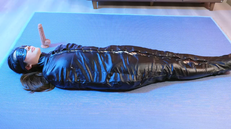 【天鸿】皮革全包口舌侍奉AV棒刺激下的野蛮冲撞真假齐上欲罢不能-逍遥自在