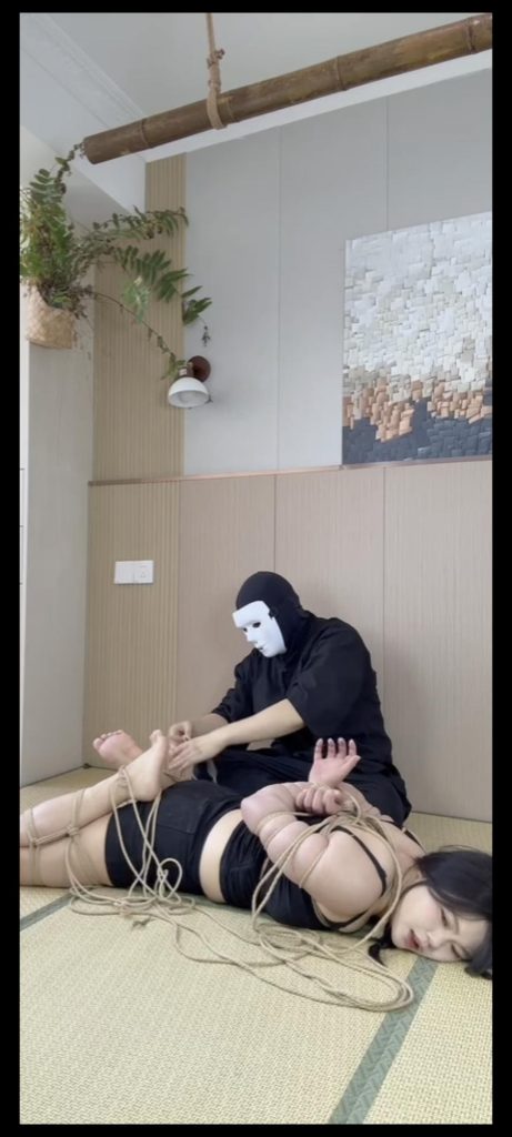 模特蓝的五花直立跪缚-逍遥自在
