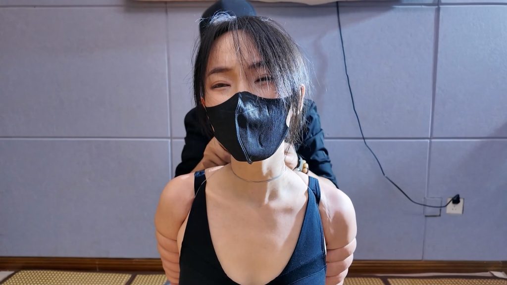 【一绳所爱】喵喵铁丝极限五花紧缚.mp4_20260918_085548.815